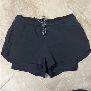 Athleta Black 2-in-1 Shortie Sz 6